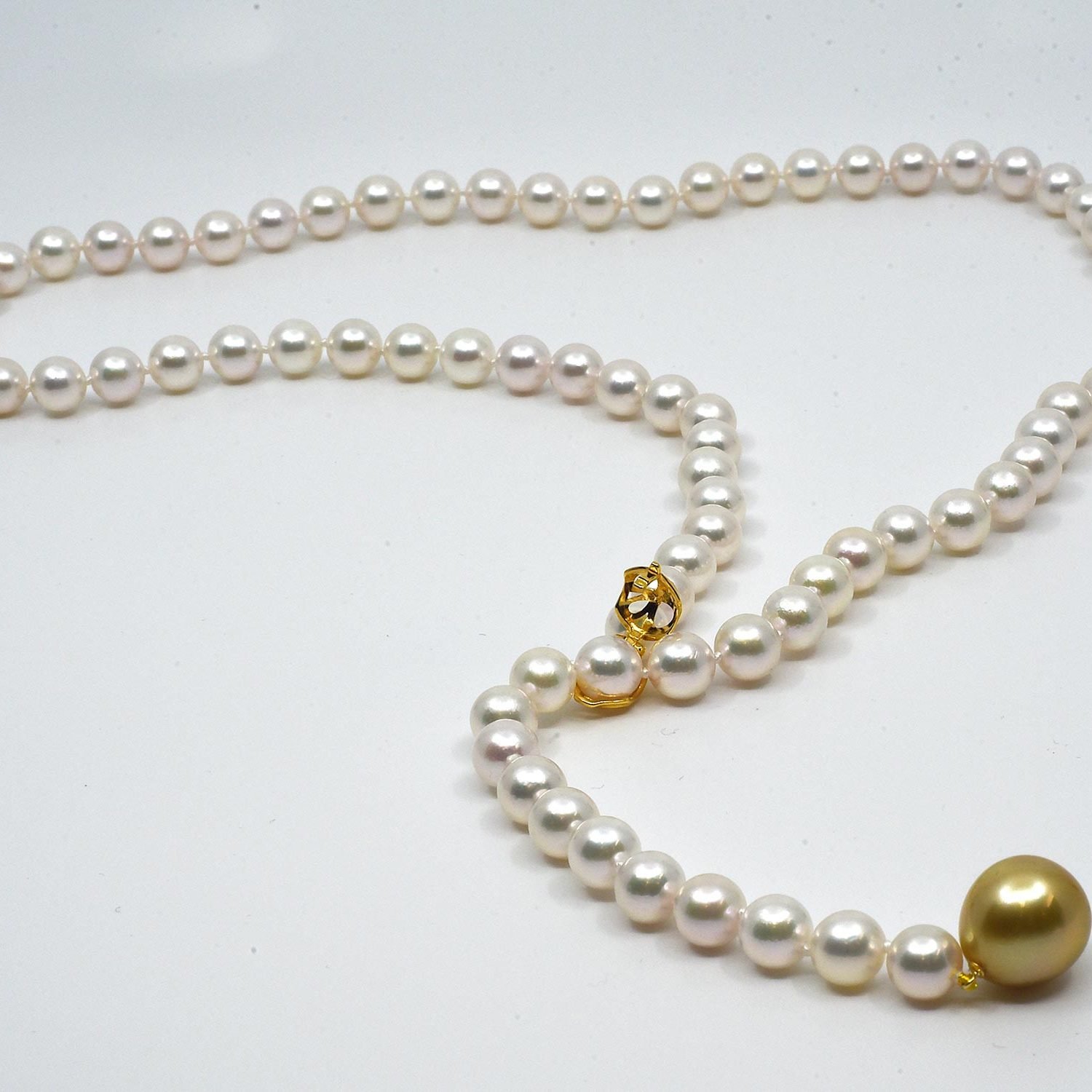 Japanese Akoya pearl lariat with a Golden South Sea drop