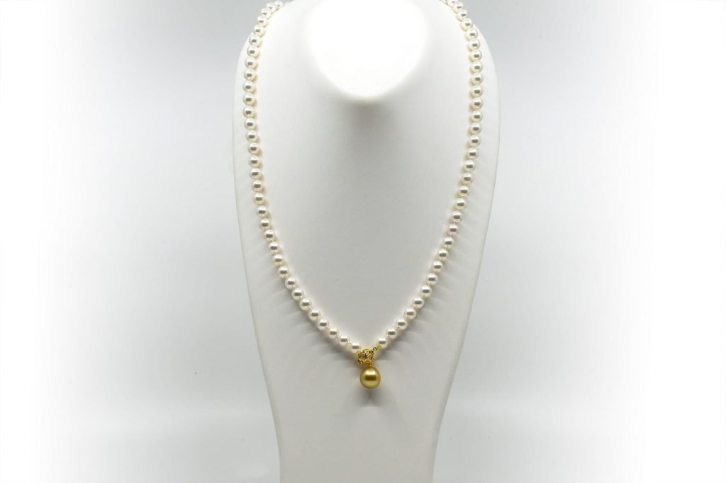 Japanese Akoya pearl lariat with a Golden South Sea drop