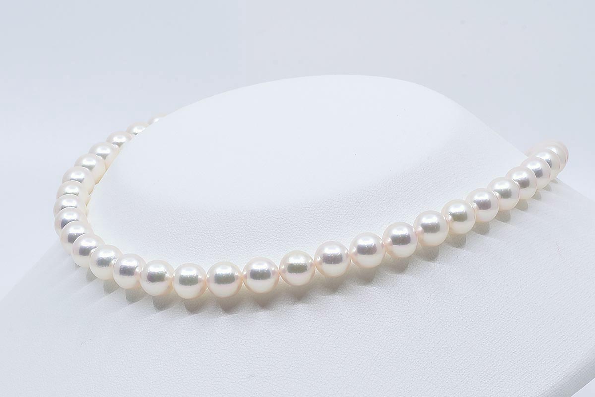 Helmi- ja timanttikorut Pearls.jp:ltä, Tokio, Japani