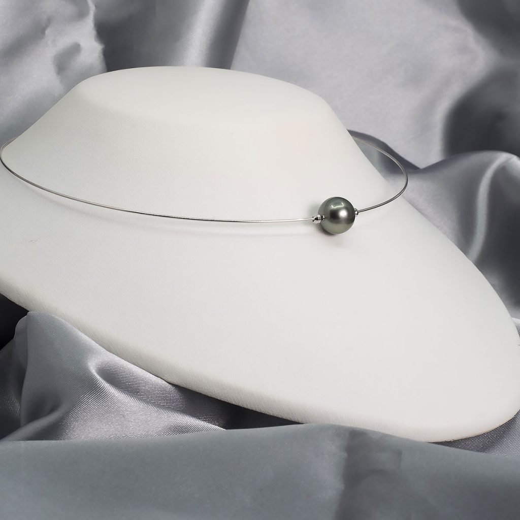 Black Tahitian Pearl on a white gold omega chain