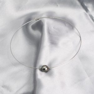 Black Tahitian Pearl on a white gold omega chain