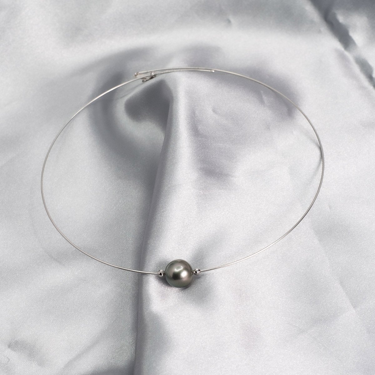 Black Tahitian Pearl on a white gold omega chain