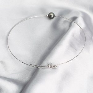 Black Tahitian Pearl on a white gold omega chain