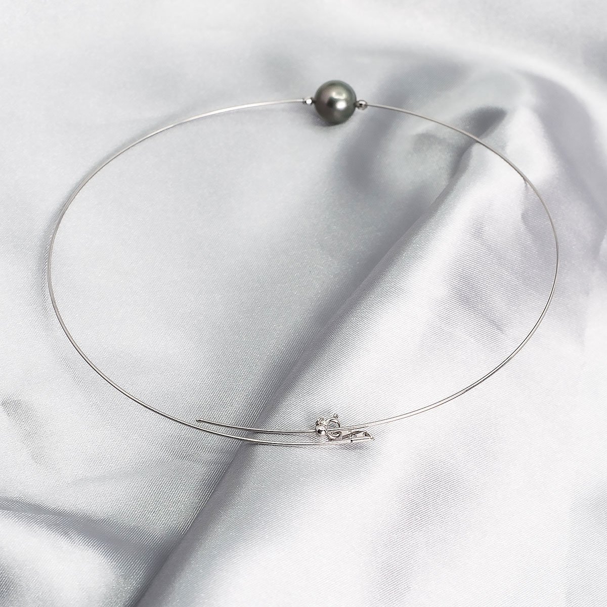 Black Tahitian Pearl on a white gold omega chain