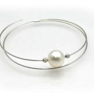 White south sea pearl bracelet on white gold setting