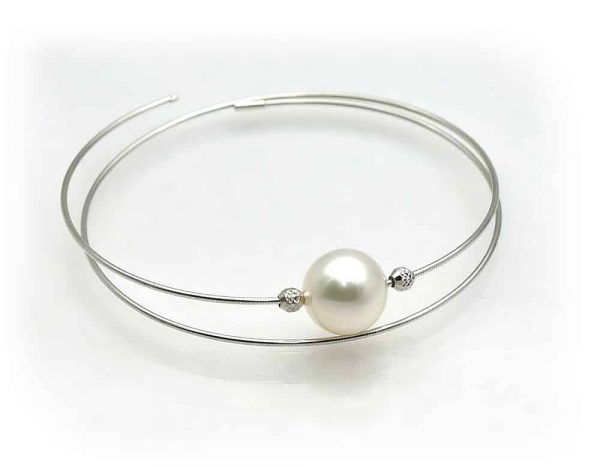 White south sea pearl bracelet on white gold setting