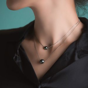 Black tahitian pearl necklace AAA