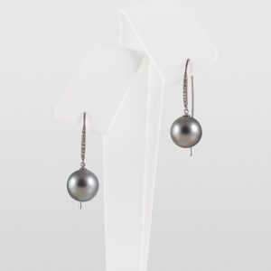 Boucles d'oreilles en perles noires de Tahiti avec diamants