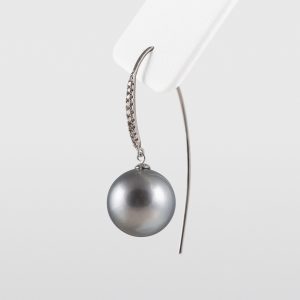 Boucles d'oreilles en perles noires de Tahiti avec diamants
