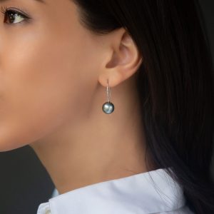 Boucles d'oreilles en perles noires de Tahiti avec diamants