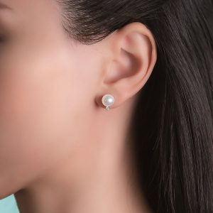 Japanilaiset Akoya-helmikorvakorut timanteilla