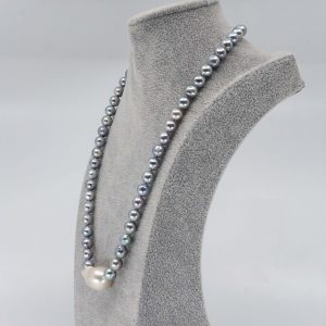 Mercury Pearl Necklace - Image 3