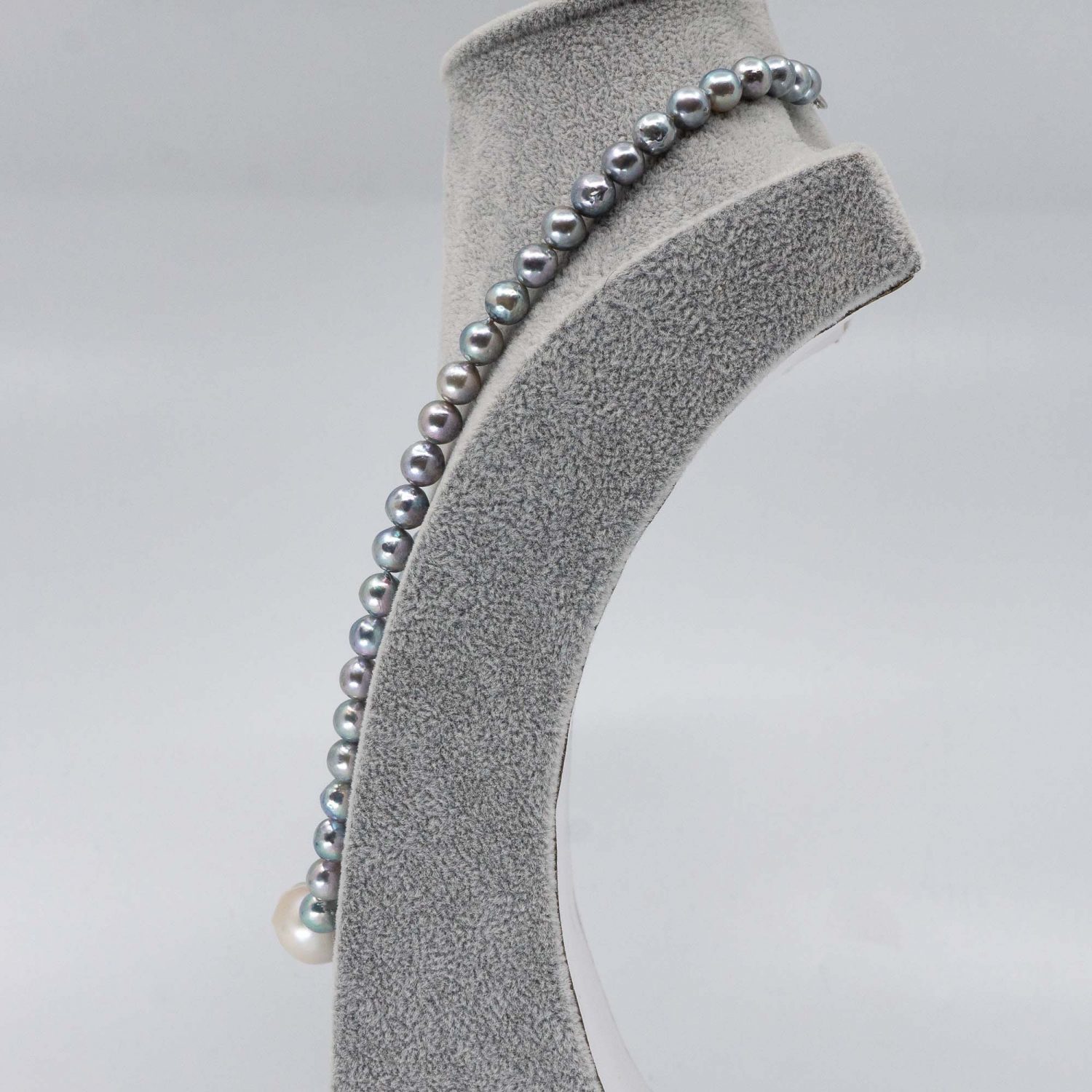 Mercury Pearl Necklace - Image 4