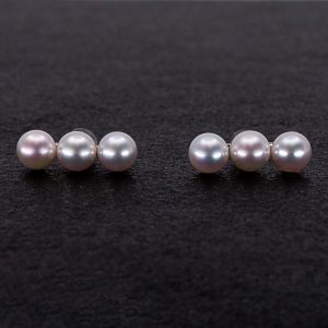 Japanilaiset Akoya-helmikorvakorut platinalla