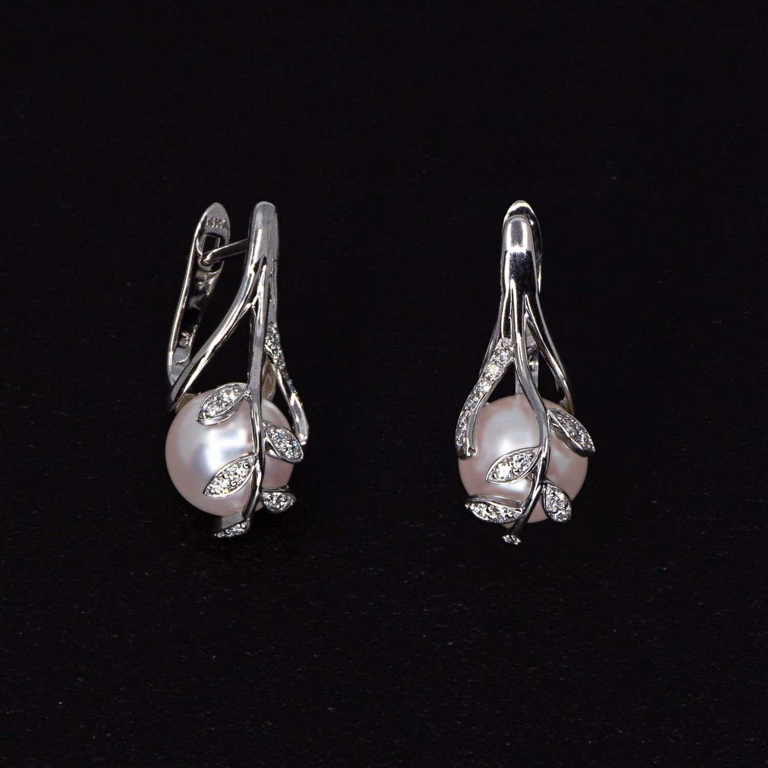Boucles d'oreilles en perles Akoya japonaises avec diamants