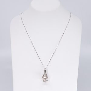 Japanese Akoya pearl pendant with diamonds