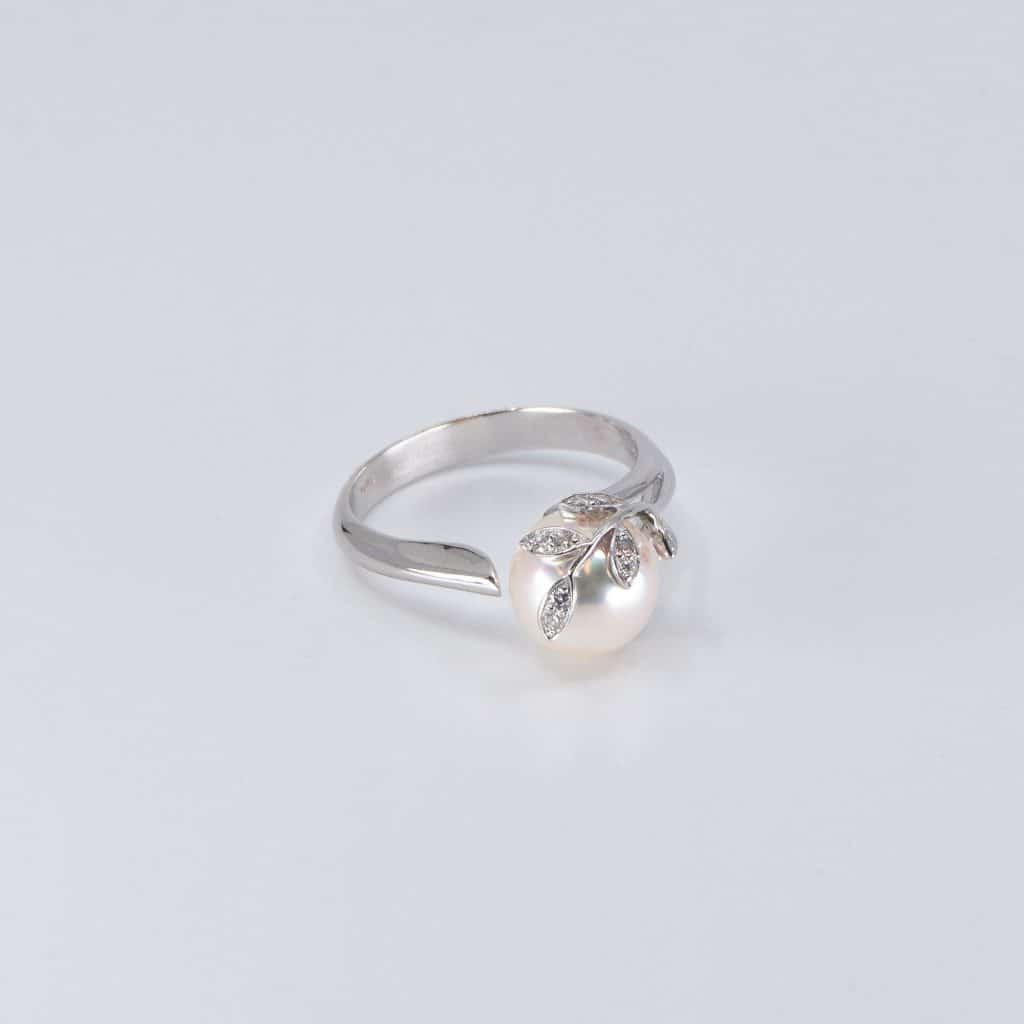 Japanischer Akoya-Perlenring mit Diamanten