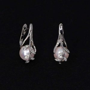 Japanische Akoya-Perlenohrringe mit Diamanten
