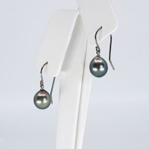 Mustat tahitinhelmikorvakorut pisaranmuotoiset AAA. Pearls.jp Tokio Japani