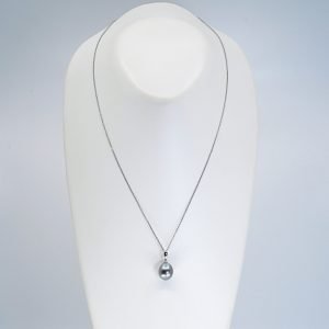 black tahitian pearl pendant drop shape AAA. Pearls.jp tokyo japan