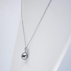 black tahitian pearl pendant drop shape AAA. Pearls.jp tokyo japan
