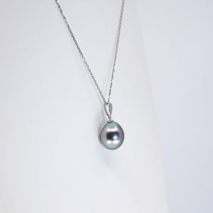 black tahitian pearl pendant drop shape AAA. Pearls.jp tokyo japan