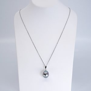 black tahitian pearl pendant drop shape AAA. Pearls.jp tokyo japan