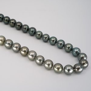 tri-color pearl ombre necklace pearls.jp