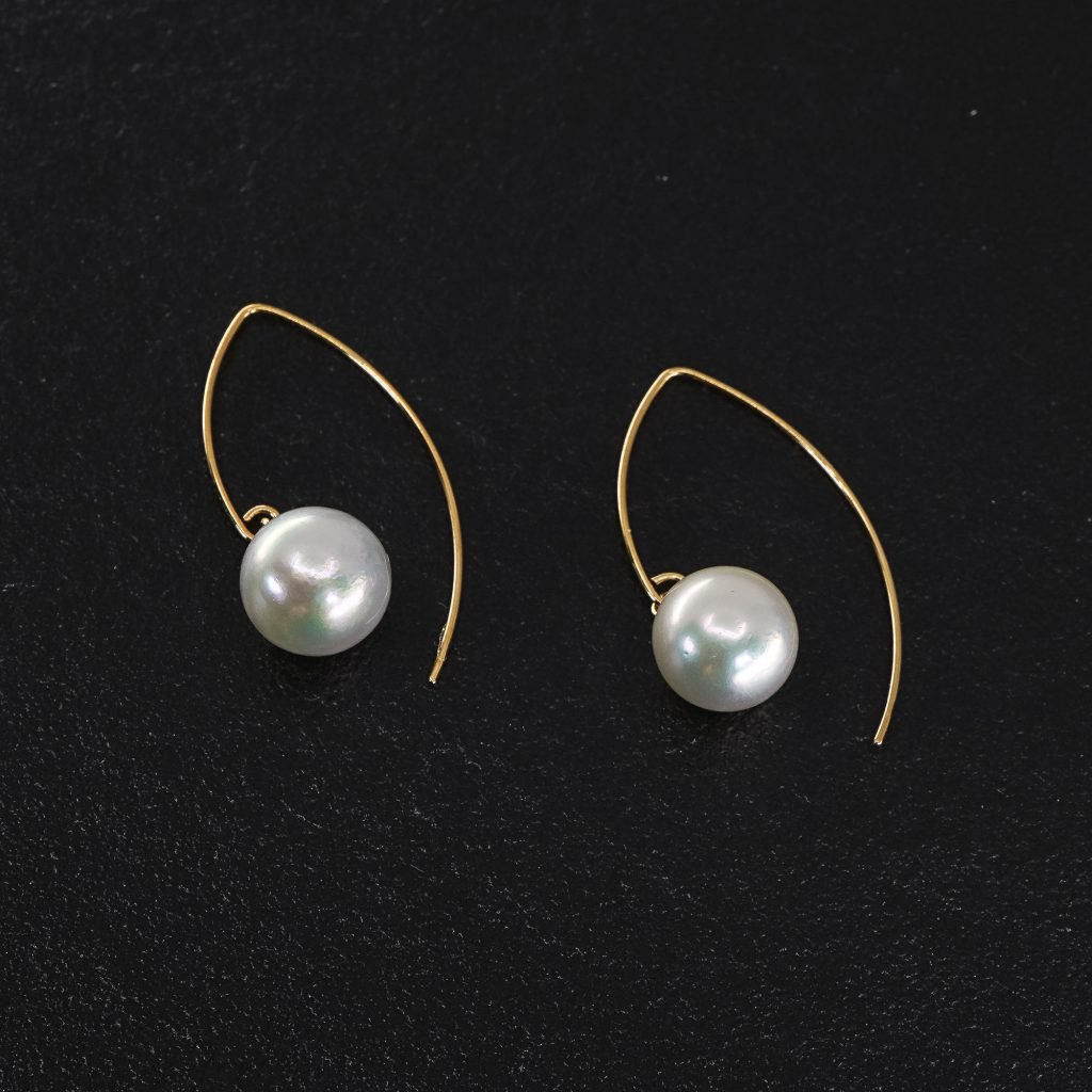 Japanese Akoya Pearl Earrings by pearls.jp Tokyo Japan