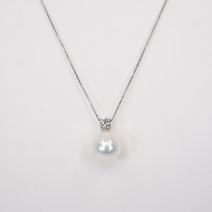 pearls and diamond necklace pearls.jp Tokyo Japan Andromeda