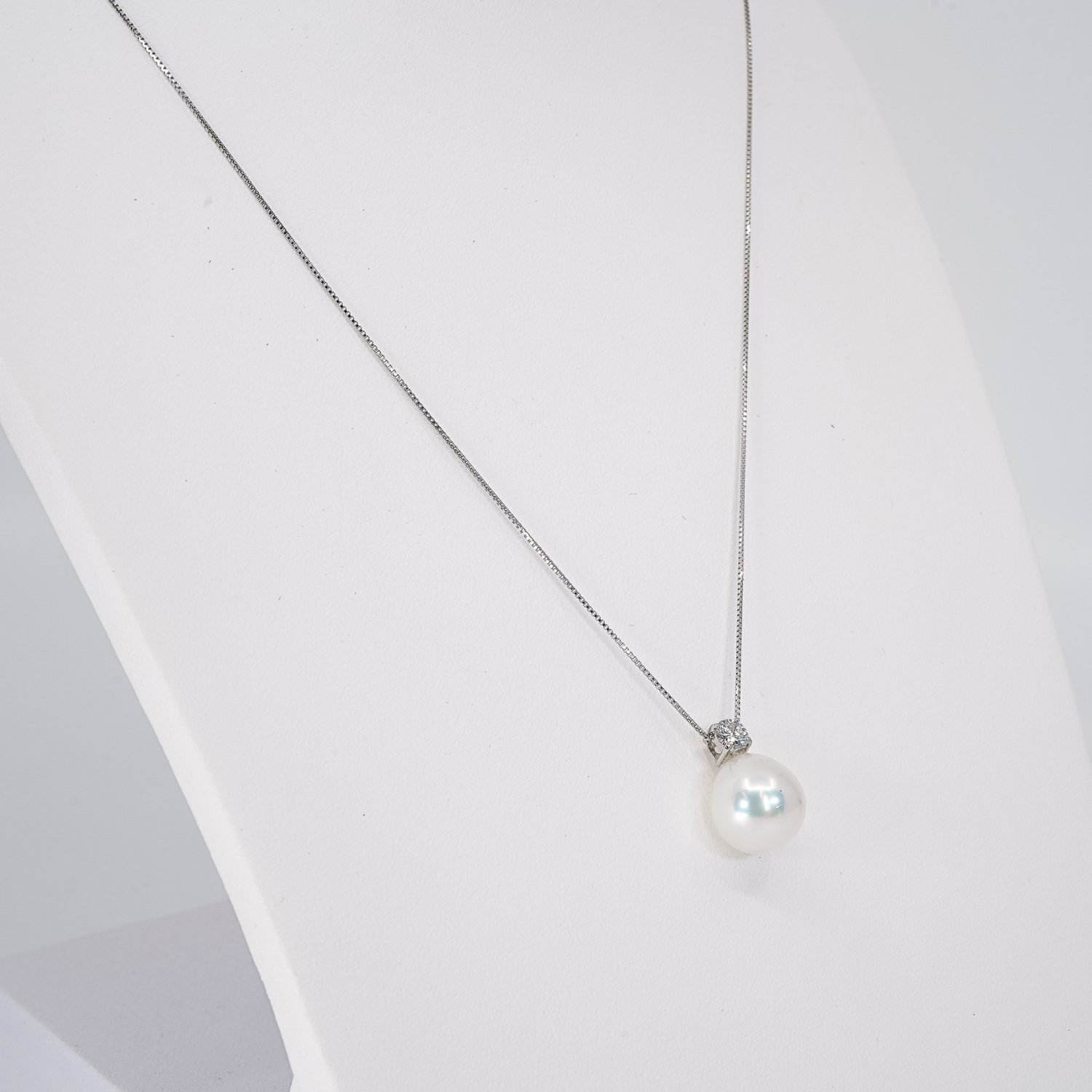 pearls and diamond necklace pearls.jp Tokyo Japan Andromeda
