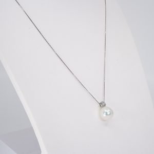 pearls and diamond necklace pearls.jp Tokyo Japan Andromeda
