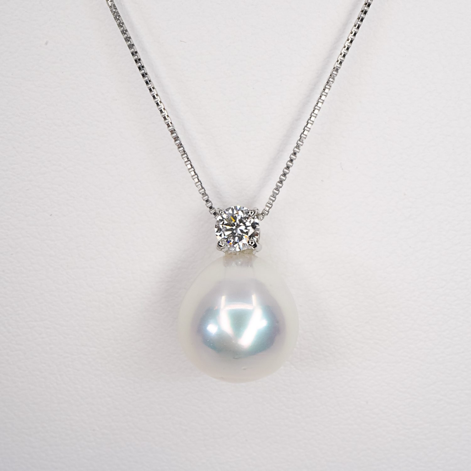 pearls and diamond necklace pearls.jp Tokyo Japan Andromeda