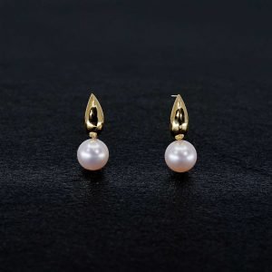 日本産アコヤ真珠のイヤリング、pearls.jp、東京、日本