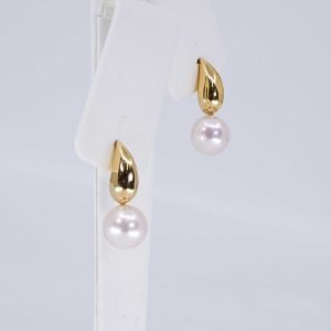 日本産アコヤ真珠のイヤリング、pearls.jp、東京、日本