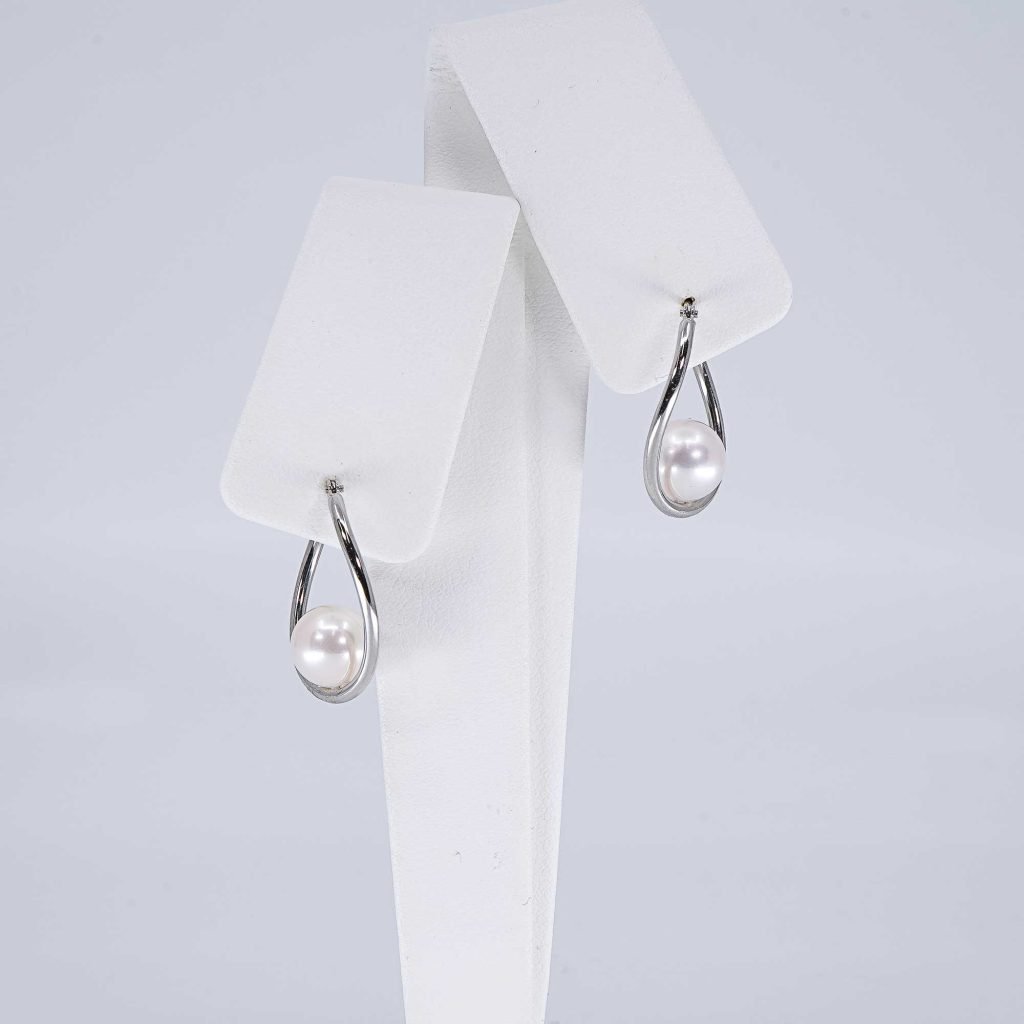 Lyra Akoya Korvakorut, pearls.jp, Tokio, Japani