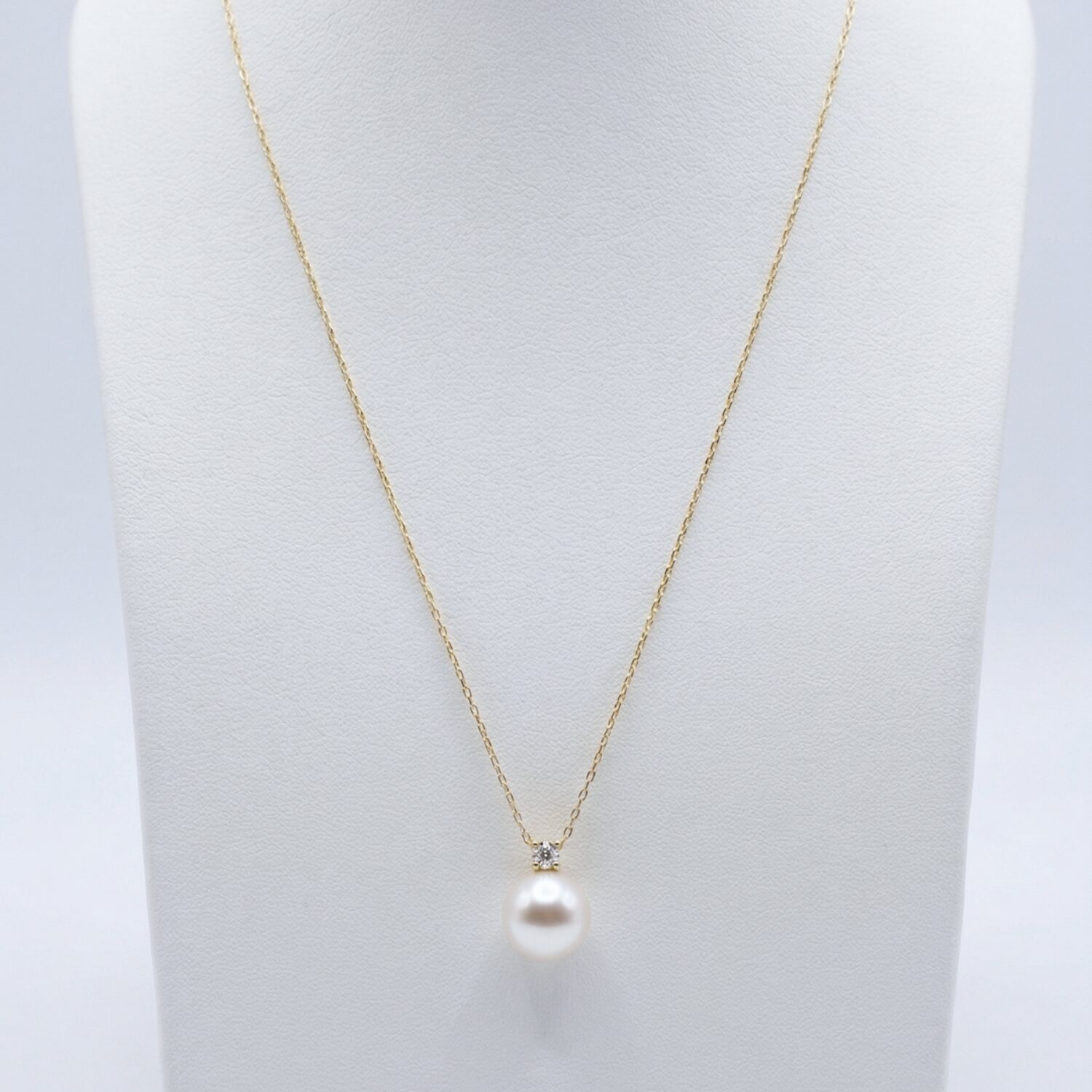 Japanese Akoya Pearl Necklace 18K Yellow Gold Diamond