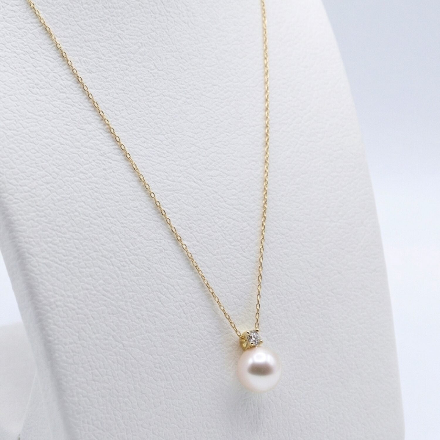 Japanese Akoya Pearl Necklace 18K Yellow Gold Diamond